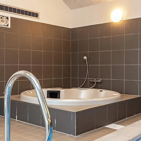 別荘 22 Person In *