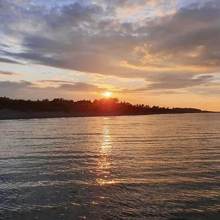 22 Person In 別荘 *