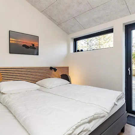 22 Person In 別荘 *